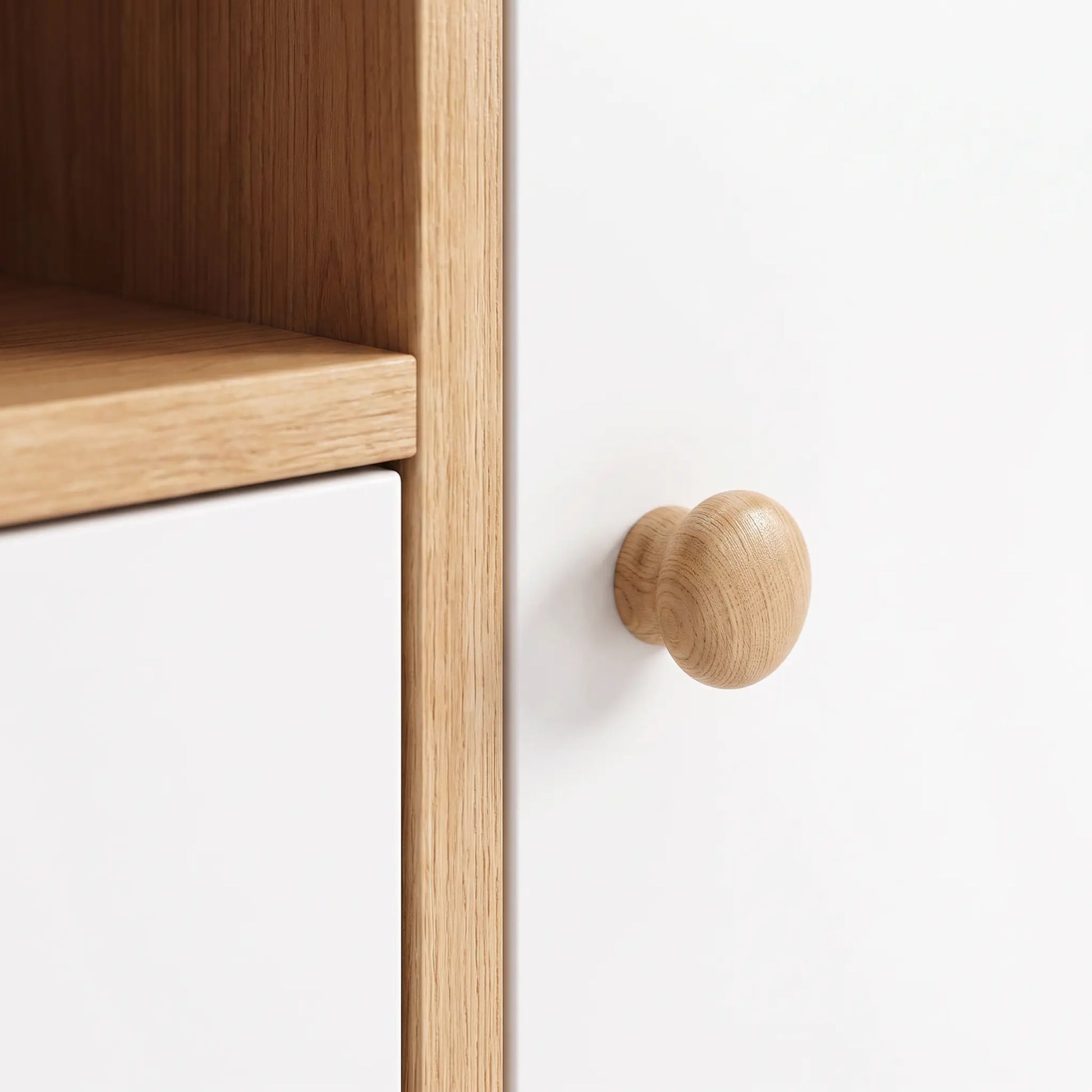 Komoda Mara hrast - detalj drvenih ručki