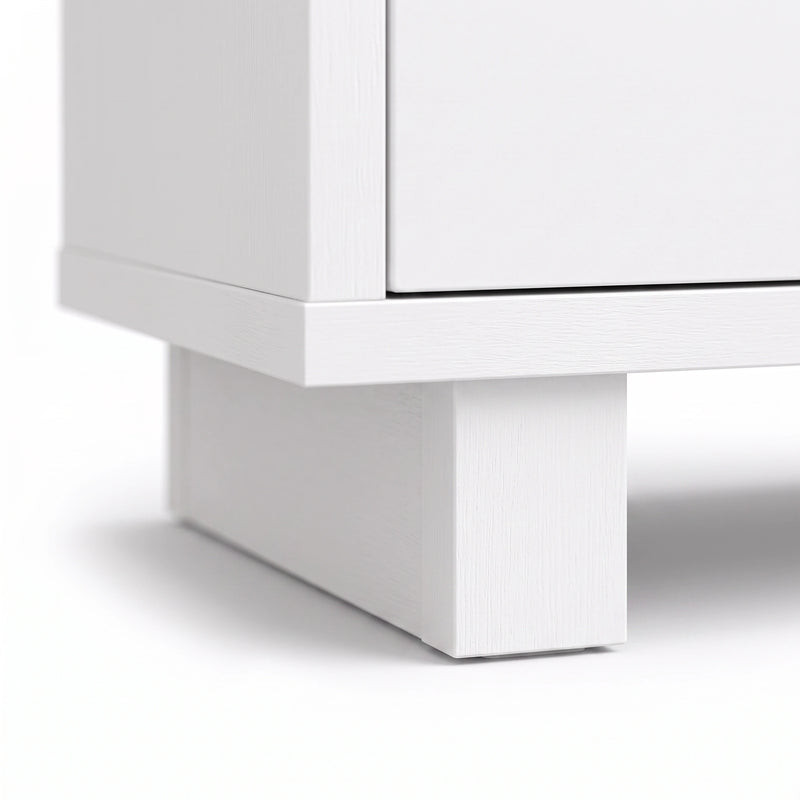 Komoda Nora bijela - detalj minimalističkih nogara